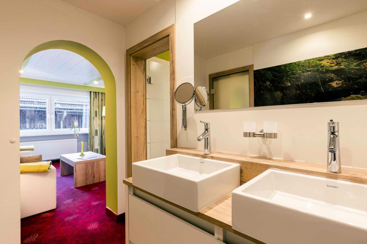 Landhotel Gruenwies -Bonsai-Wellness Garni (Adults Only) Лоберг Екстериор снимка