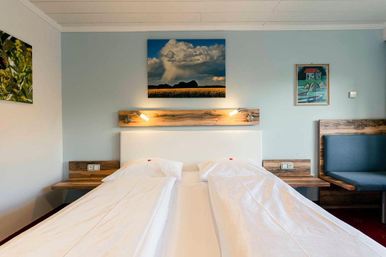 Landhotel Gruenwies -Bonsai-Wellness Garni (Adults Only) Лоберг Екстериор снимка